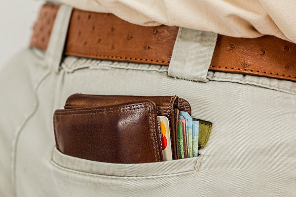 Track Your Money: Keep Track of Your Wallet With a Bluetooth Wallet Tracker